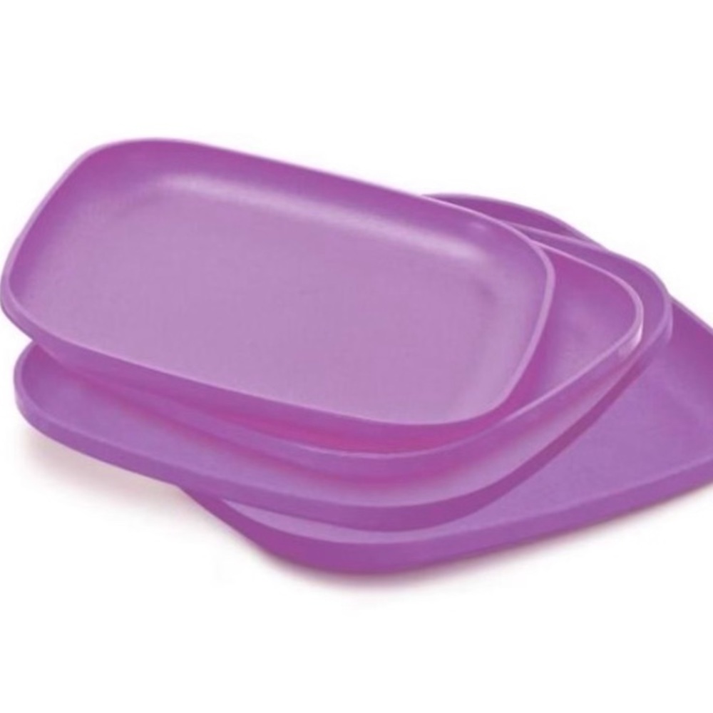 Tupperware  8 Inch Square Plates Set of 4